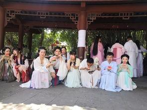 汉服吃瓜群众,吃瓜群众眼中的传统服饰魅力