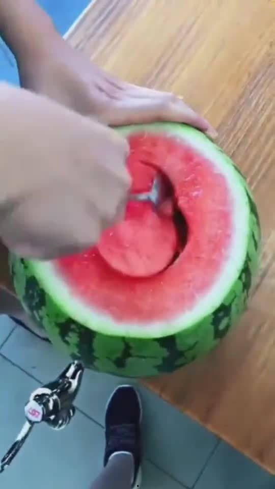 快到吃瓜的季节了,揭秘吃瓜季的趣味与营养